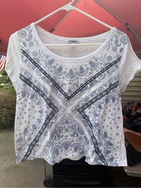 Express White Short-Sleeve Paisley Crop Print Tee